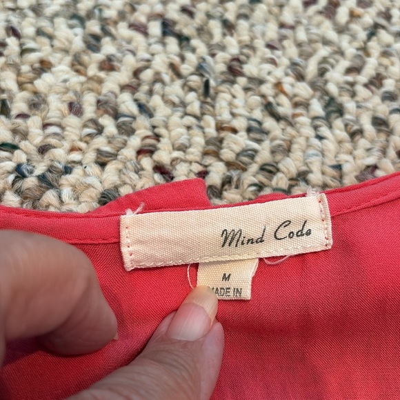 Mind Code Coral Sleeveless Ruffle Rayon Blouse. Medium - Picture 4 of 9